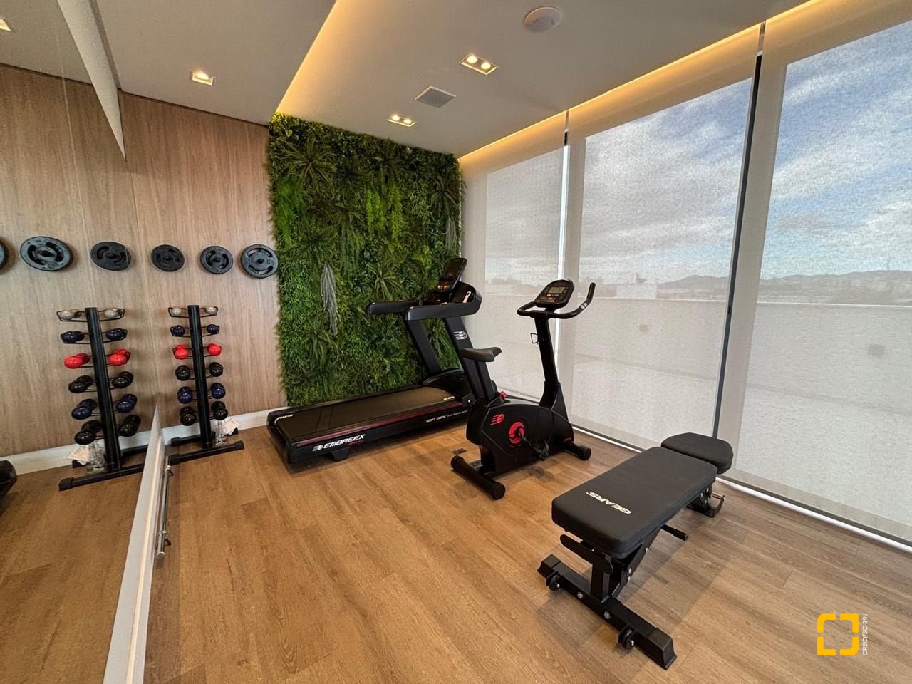 Studio com 75m², 1 quarto (sendo 1 suíte), 1 garagem, no bairro Coqueiros em Florianópolis