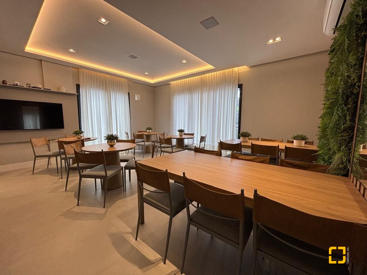 Studio com 75m², 1 quarto (sendo 1 suíte), 1 garagem, no bairro Coqueiros em Florianópolis