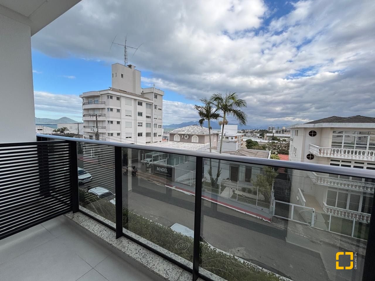 Studio com 75m², 1 quarto (sendo 1 suíte), 1 garagem, no bairro Coqueiros em Florianópolis