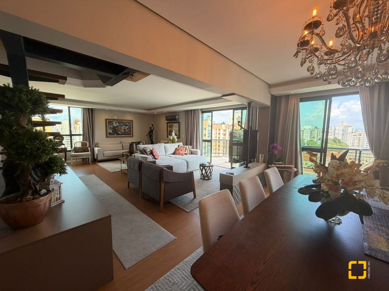 Cobertura com 418m², 3 quartos (sendo 3 suítes), 4 garagens, no bairro Centro em Florianópolis