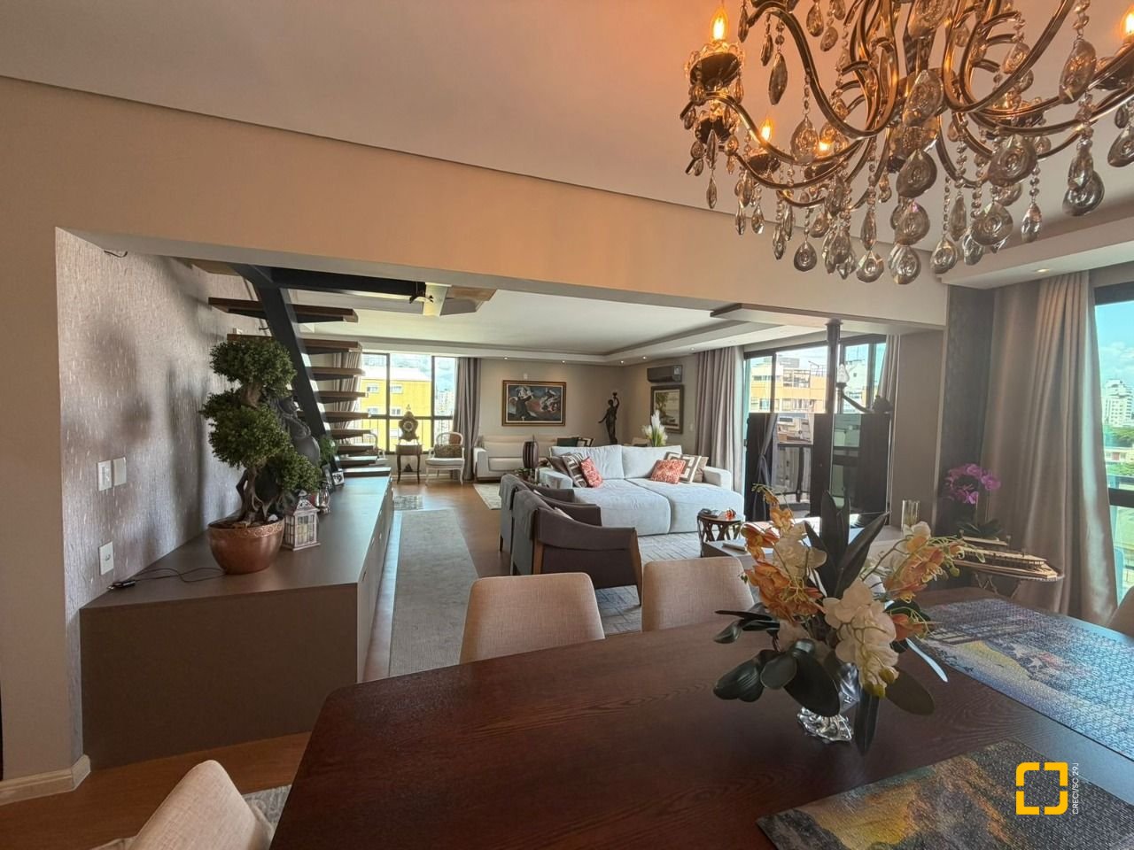 Cobertura com 418m², 3 quartos (sendo 3 suítes), 4 garagens, no bairro Centro em Florianópolis