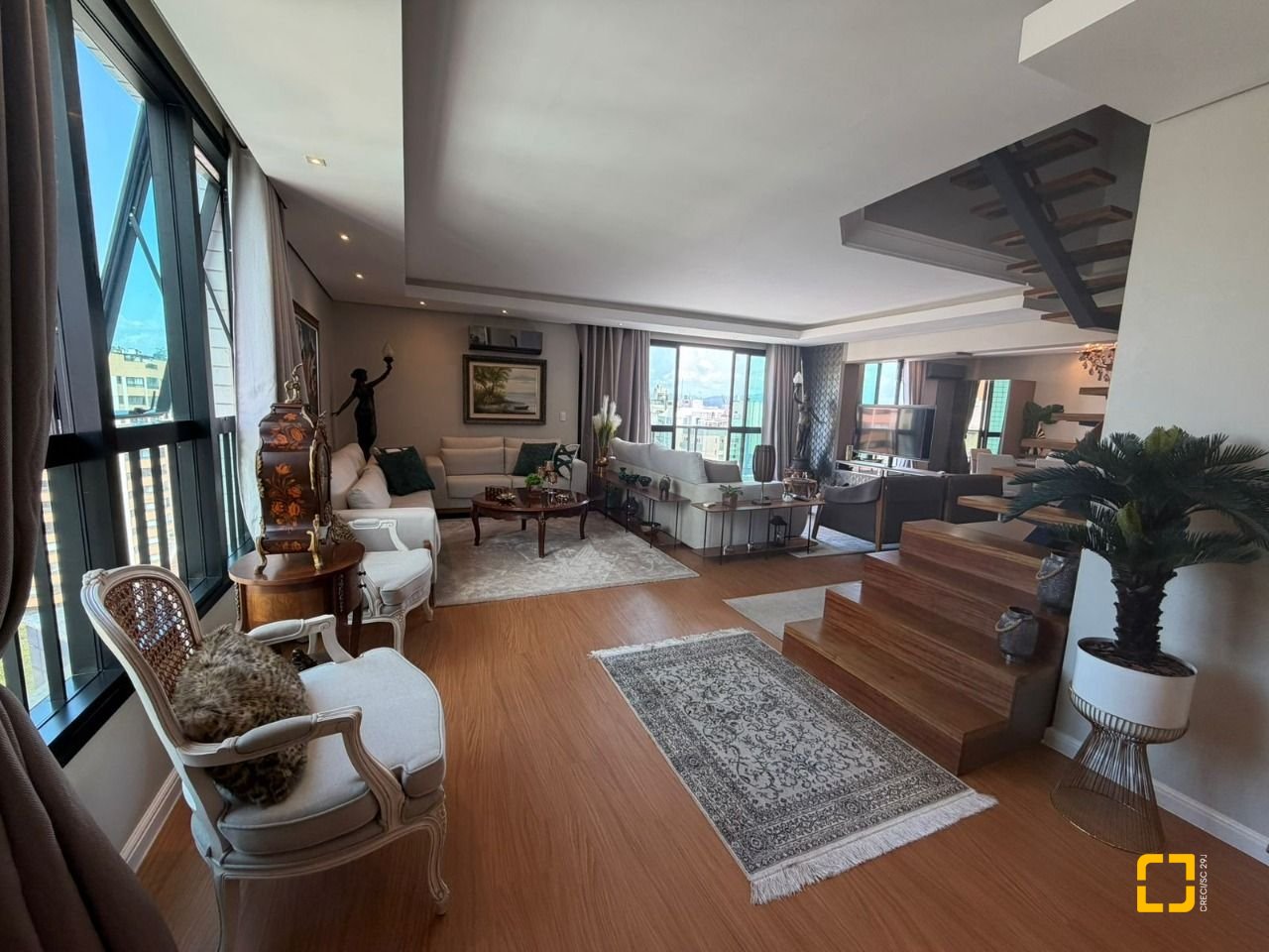 Cobertura com 418m², 3 quartos (sendo 3 suítes), 4 garagens, no bairro Centro em Florianópolis