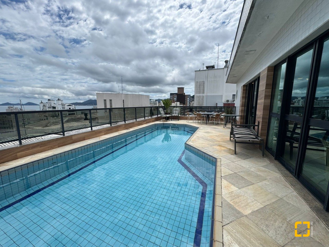 Cobertura com 418m², 3 quartos (sendo 3 suítes), 4 garagens, no bairro Centro em Florianópolis