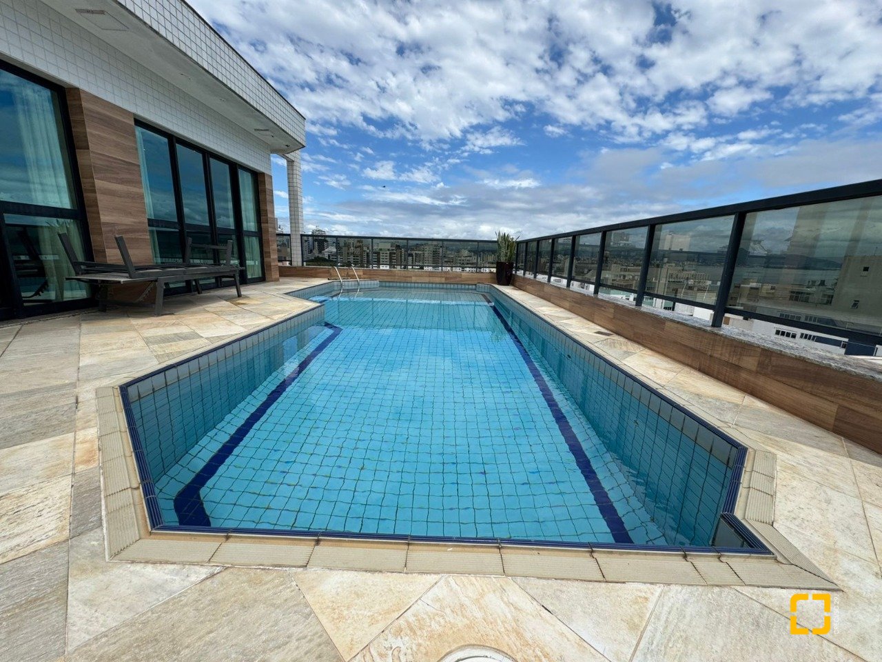 Cobertura com 418m², 3 quartos (sendo 3 suítes), 4 garagens, no bairro Centro em Florianópolis