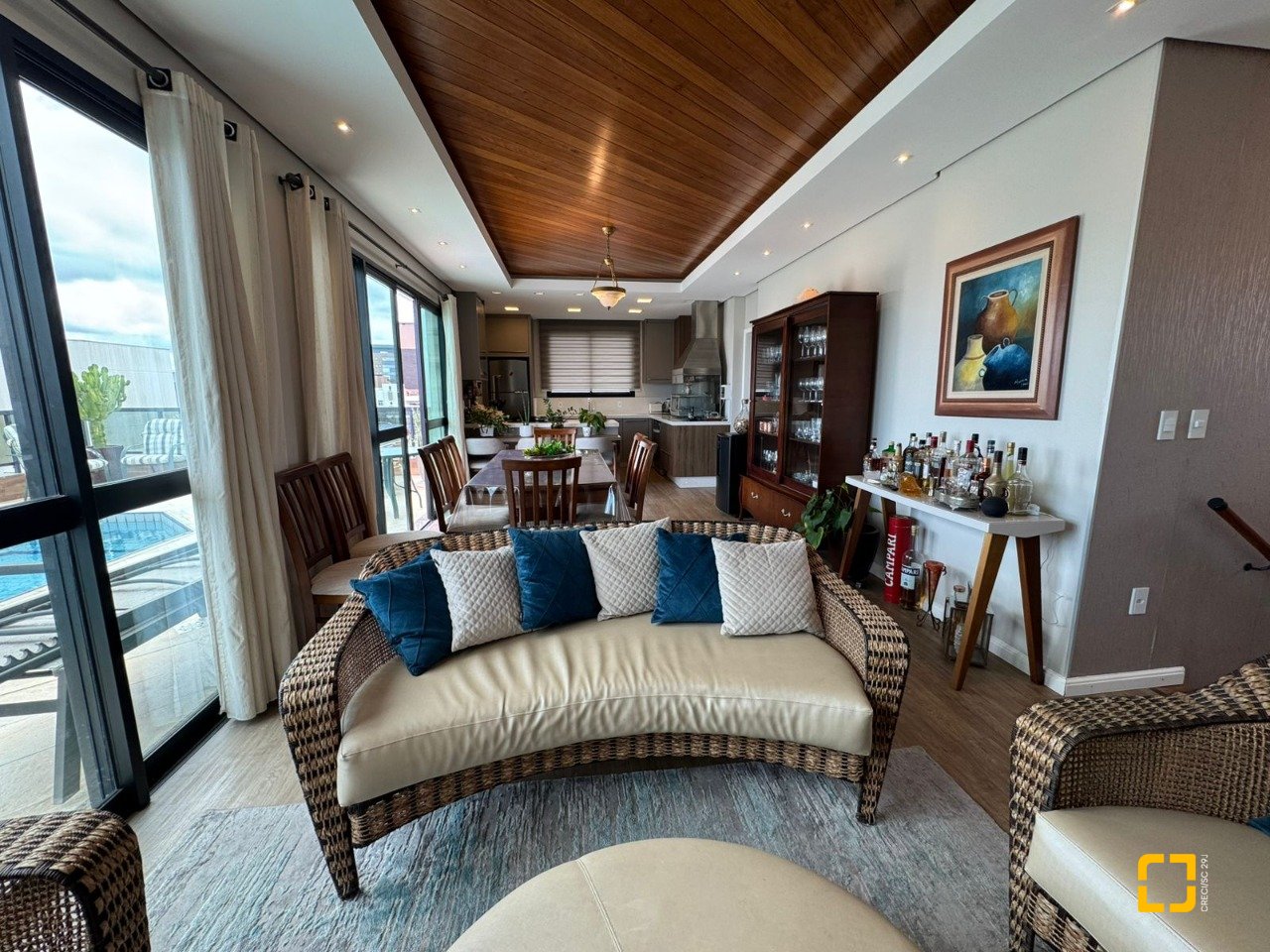 Cobertura com 418m², 3 quartos (sendo 3 suítes), 4 garagens, no bairro Centro em Florianópolis