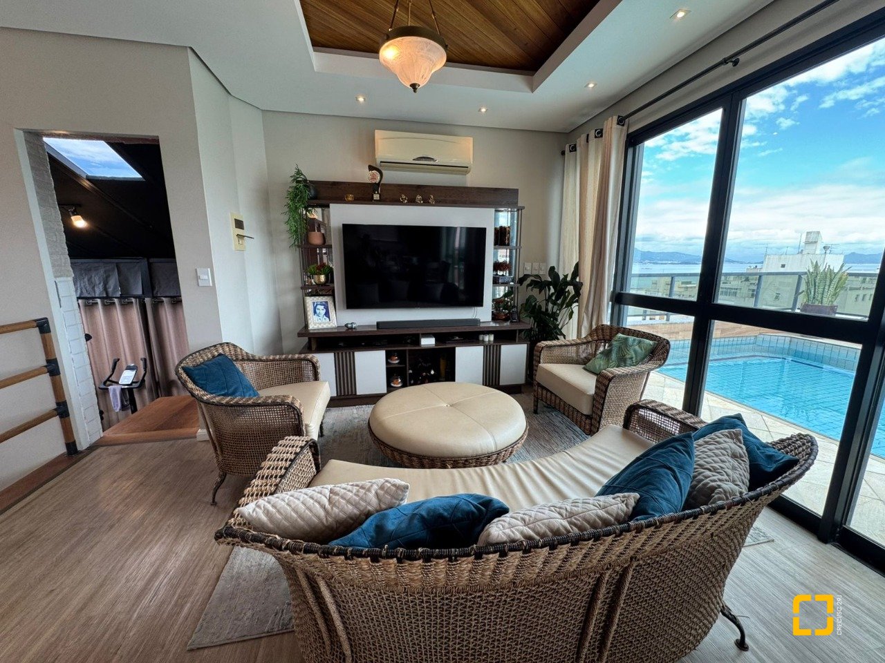 Cobertura com 418m², 3 quartos (sendo 3 suítes), 4 garagens, no bairro Centro em Florianópolis