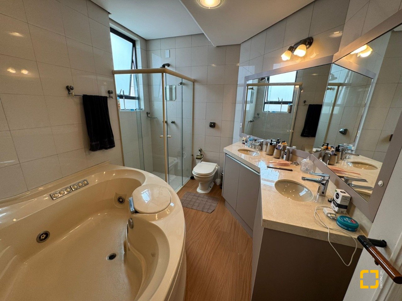 Cobertura com 418m², 3 quartos (sendo 3 suítes), 4 garagens, no bairro Centro em Florianópolis