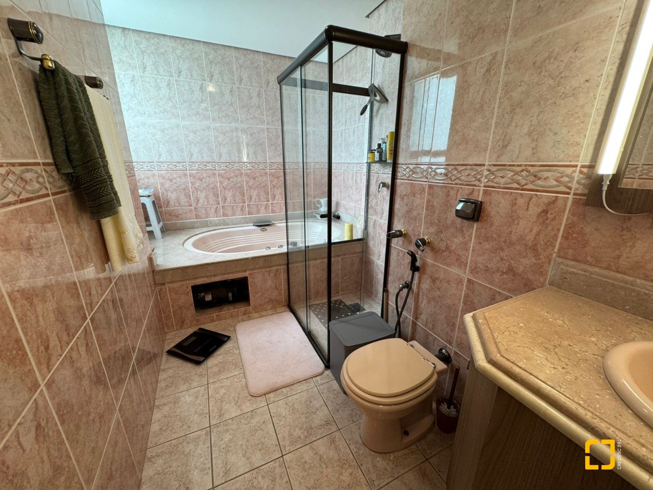 Cobertura com 418m², 3 quartos (sendo 3 suítes), 4 garagens, no bairro Centro em Florianópolis