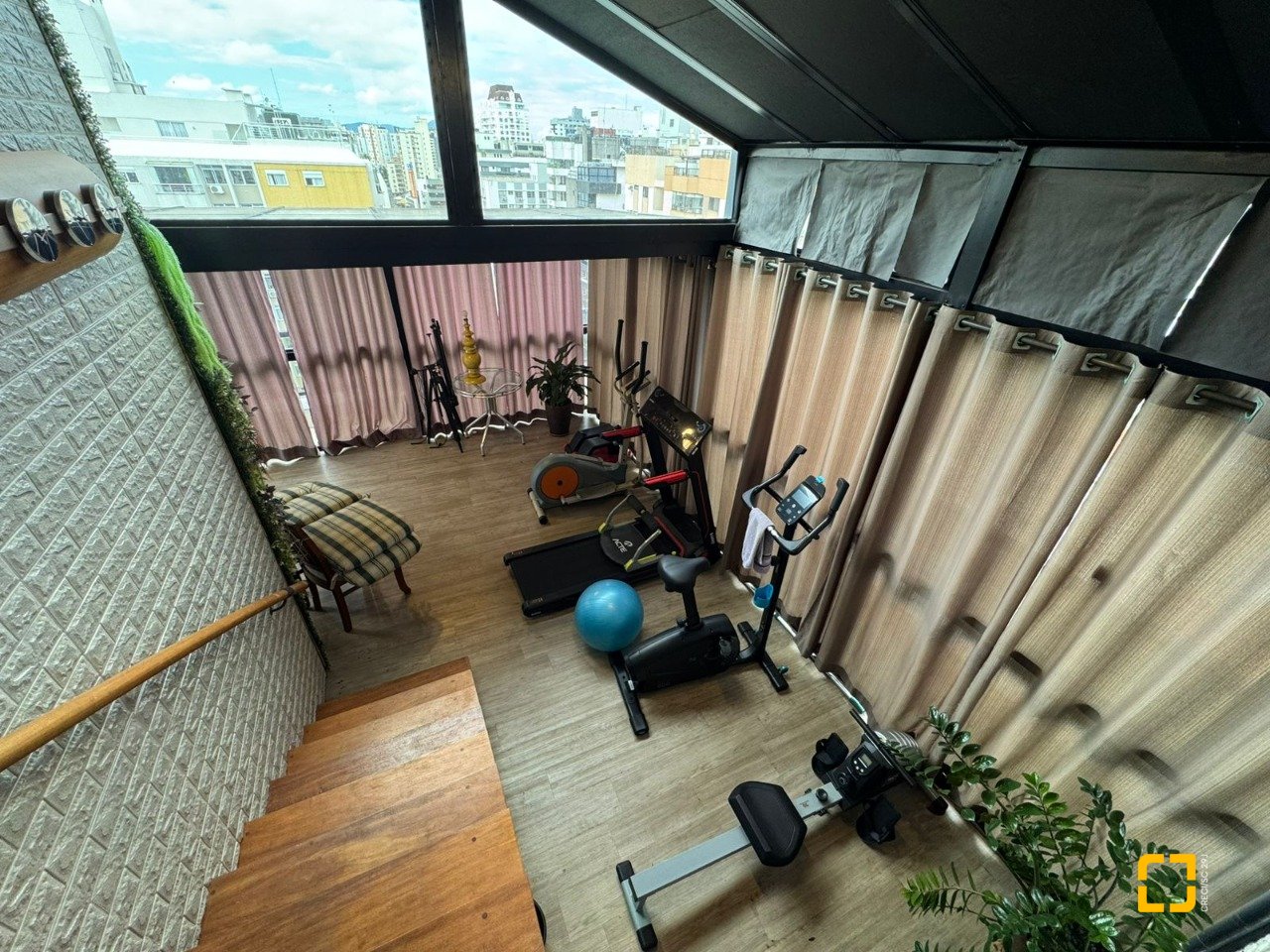 Cobertura com 418m², 3 quartos (sendo 3 suítes), 4 garagens, no bairro Centro em Florianópolis