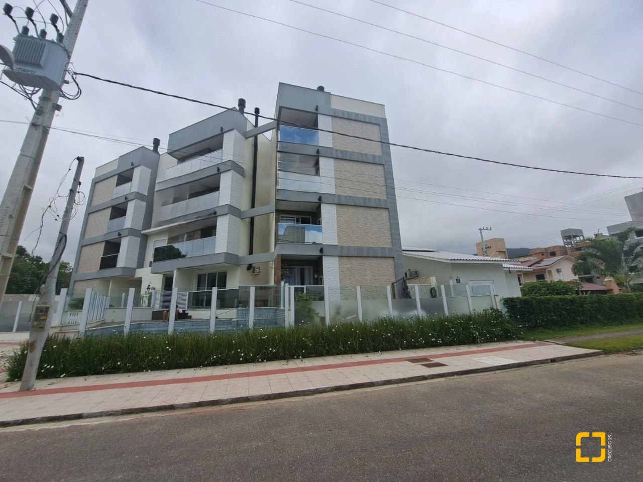 Apartamento com 69m², 3 quartos (sendo 2 suítes), 1 garagem, no bairro Palmas em Governador Celso Ramos