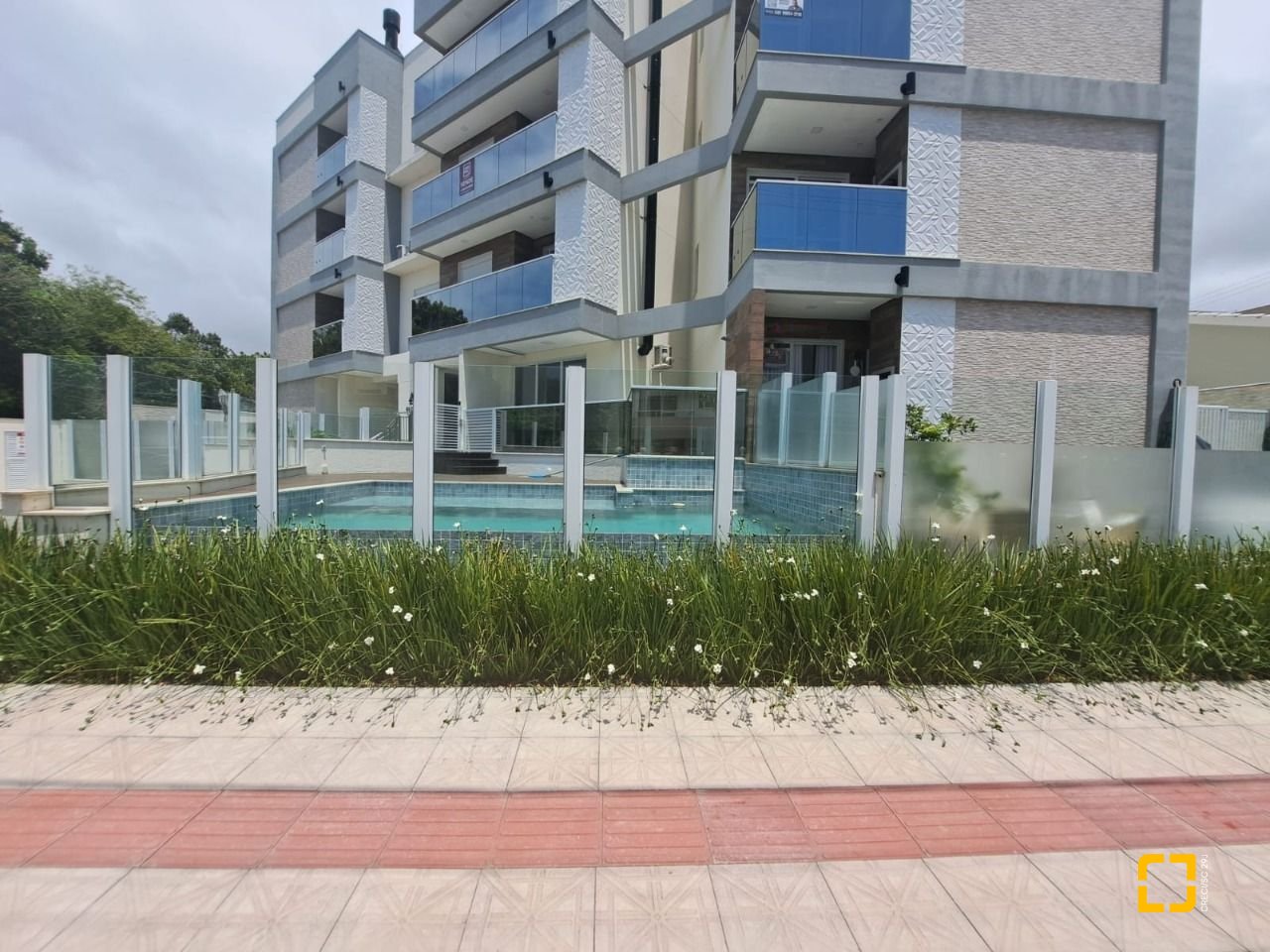 Apartamento com 69m², 3 quartos (sendo 2 suítes), 1 garagem, no bairro Palmas em Governador Celso Ramos