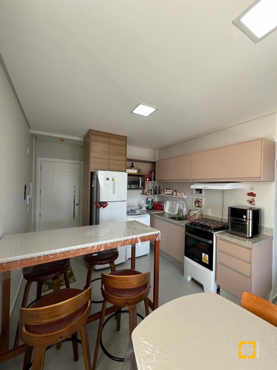 Apartamento com 69m², 3 quartos (sendo 2 suítes), 1 garagem, no bairro Palmas em Governador Celso Ramos
