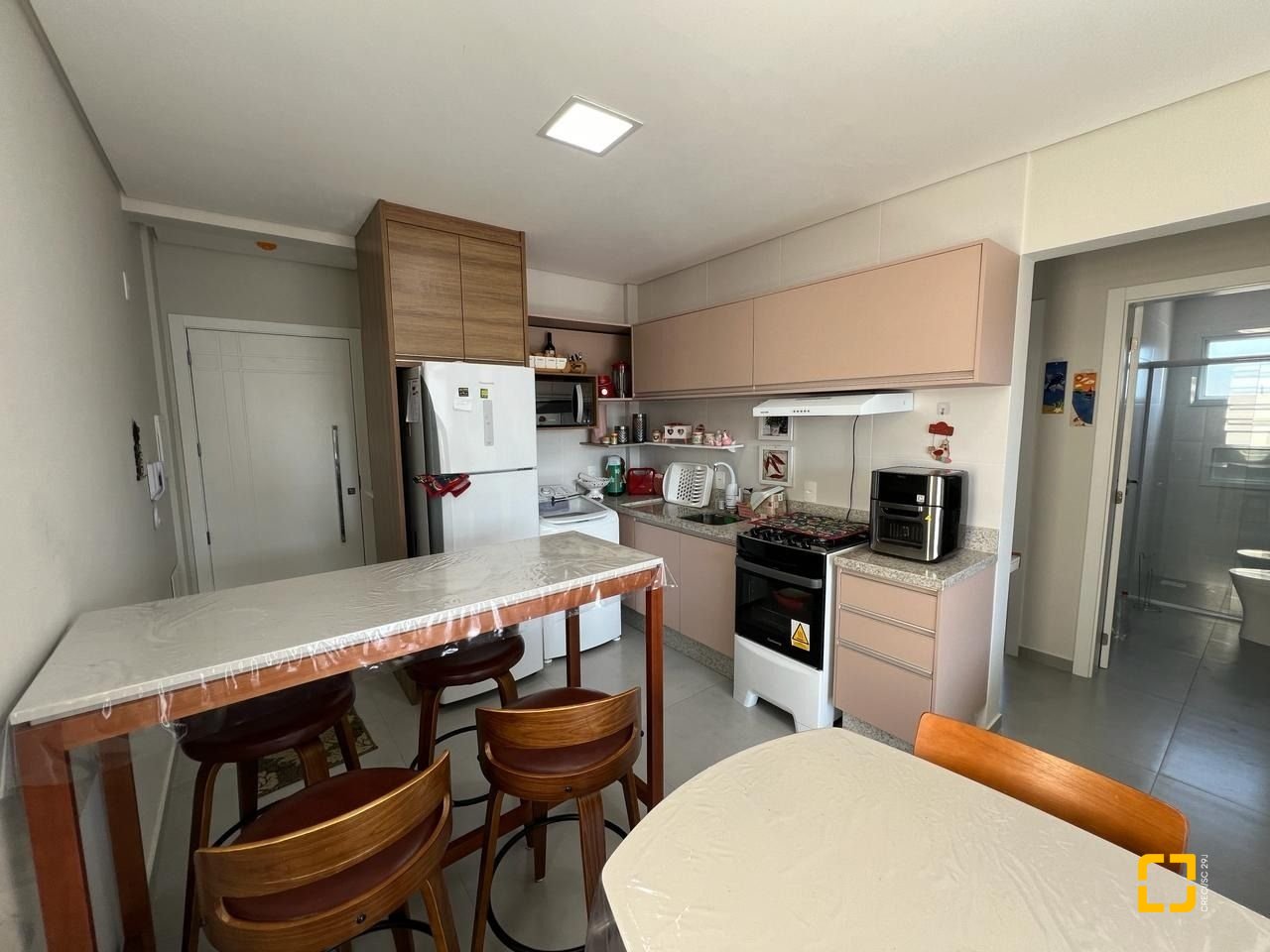 Apartamento com 69m², 3 quartos (sendo 2 suítes), 1 garagem, no bairro Palmas em Governador Celso Ramos