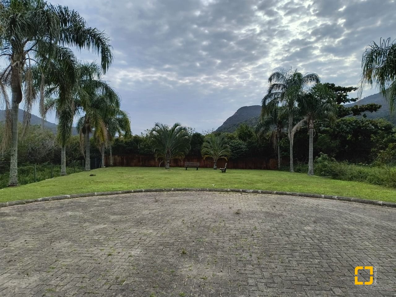 Terreno com 401m², no bairro Pântano do Sul em Florianópolis