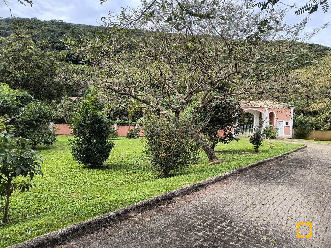 Terreno com 401m², no bairro Pântano do Sul em Florianópolis