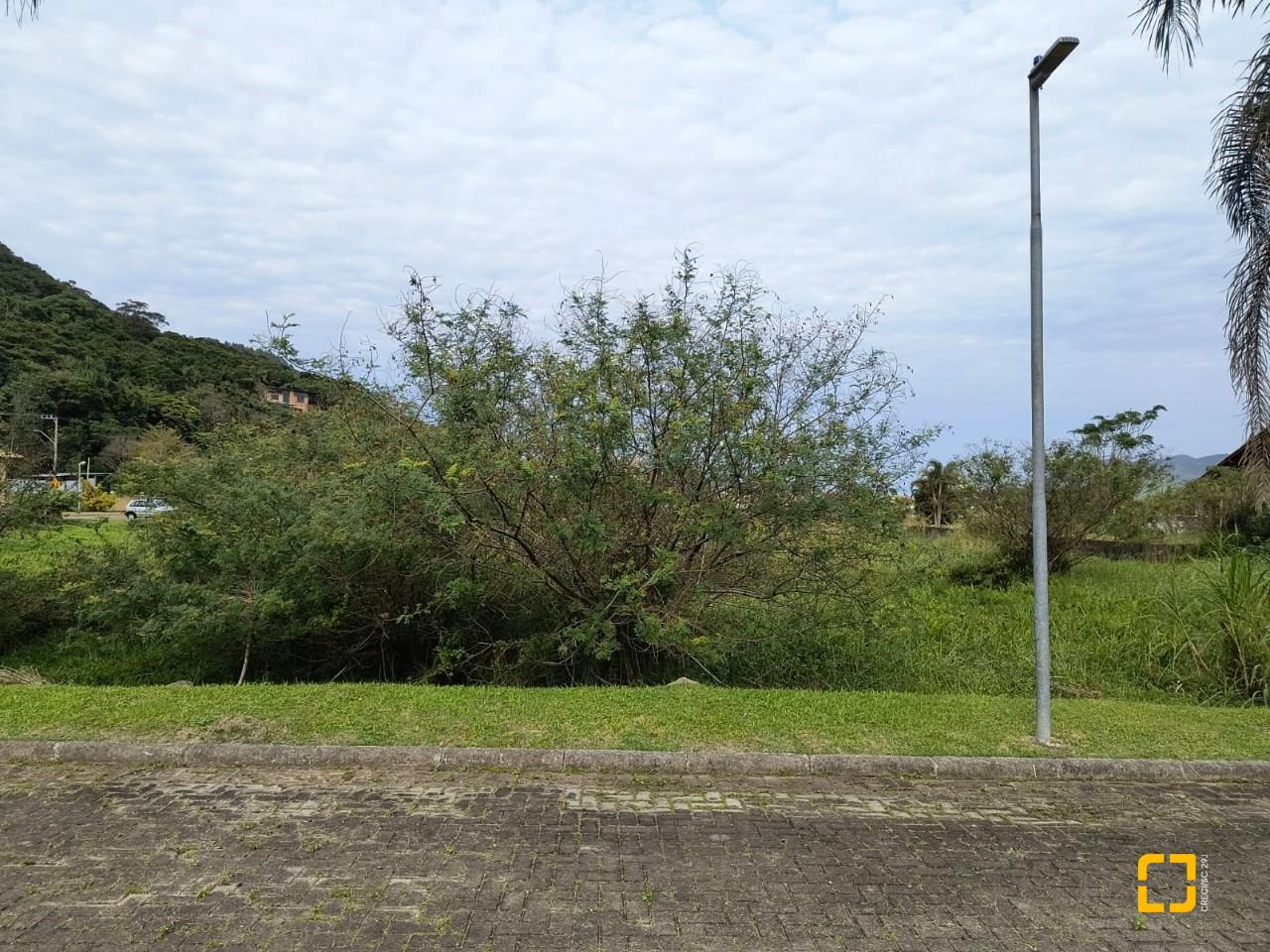 Terreno com 401m², no bairro Pântano do Sul em Florianópolis