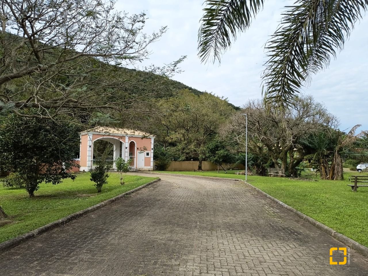 Terreno com 401m², no bairro Pântano do Sul em Florianópolis