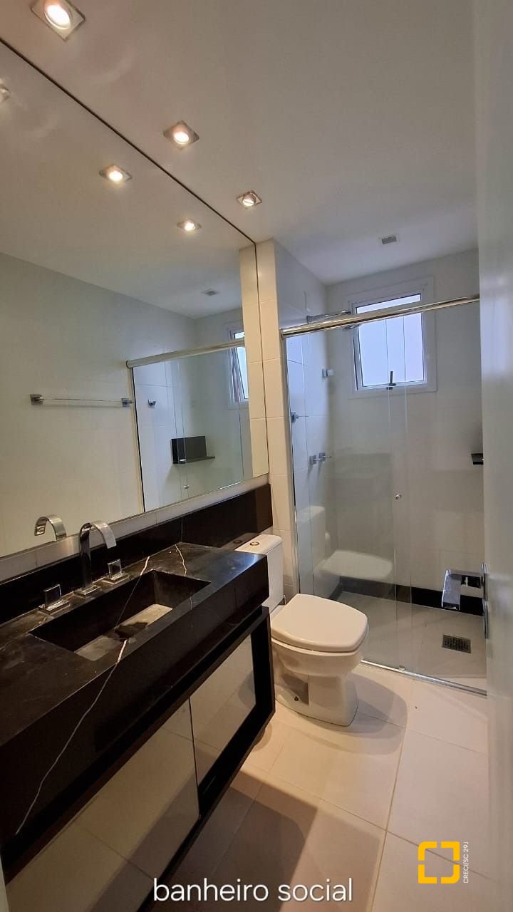 Apartamento com 75m², 3 quartos (sendo 1 suíte), 2 garagens, no bairro Centro em Florianópolis
