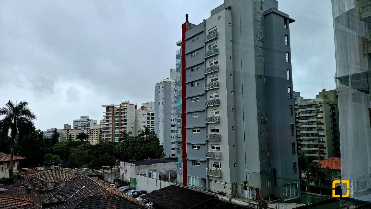 Apartamento com 75m², 3 quartos (sendo 1 suíte), 2 garagens, no bairro Centro em Florianópolis