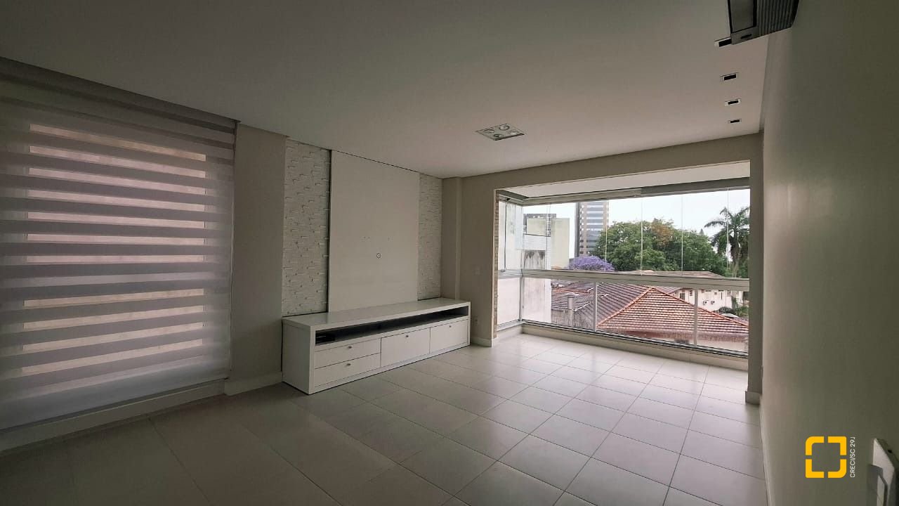 Apartamento com 75m², 3 quartos (sendo 1 suíte), 2 garagens, no bairro Centro em Florianópolis