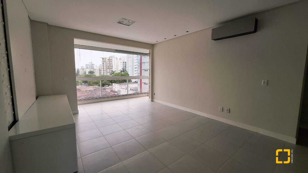 Apartamento com 75m², 3 quartos (sendo 1 suíte), 2 garagens, no bairro Centro em Florianópolis