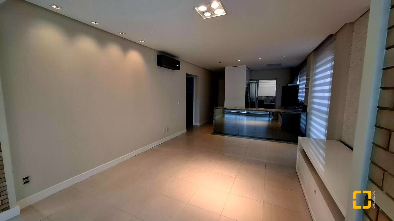 Apartamento com 75m², 3 quartos (sendo 1 suíte), 2 garagens, no bairro Centro em Florianópolis