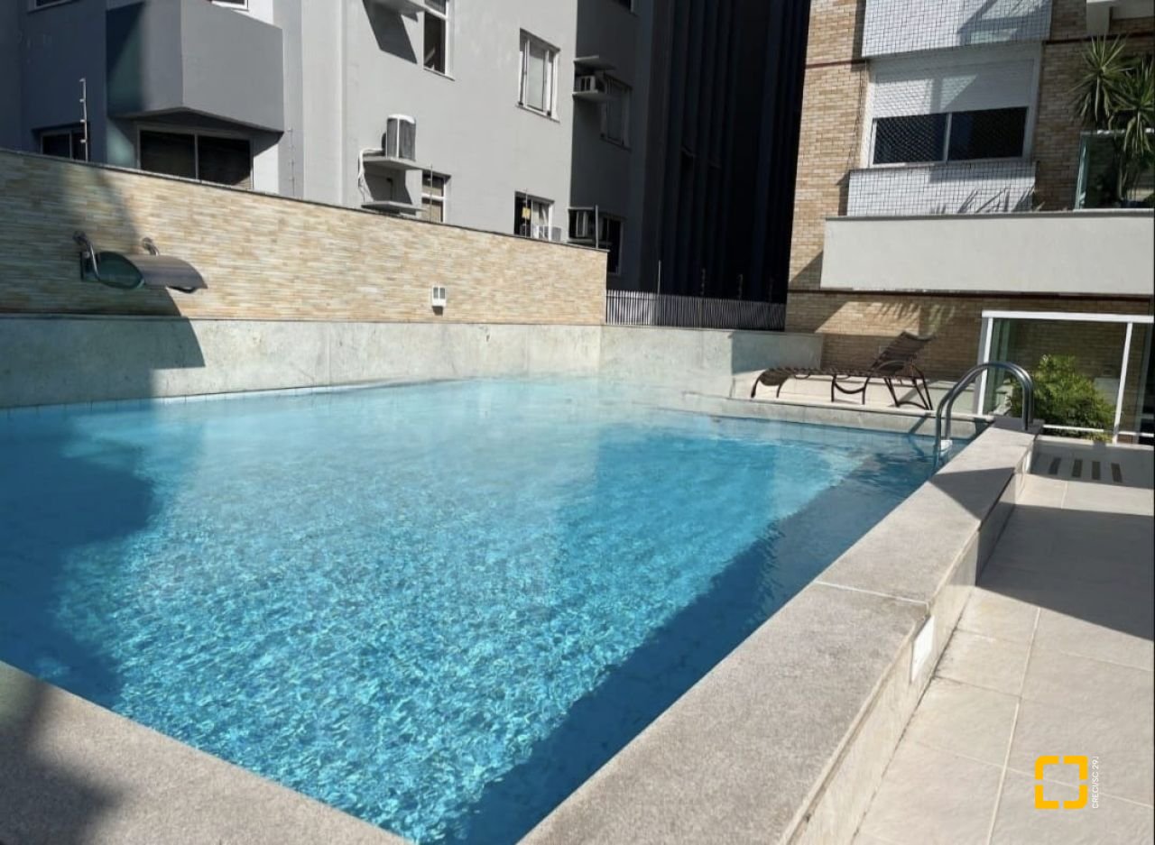 Apartamento com 75m², 3 quartos (sendo 1 suíte), 2 garagens, no bairro Centro em Florianópolis