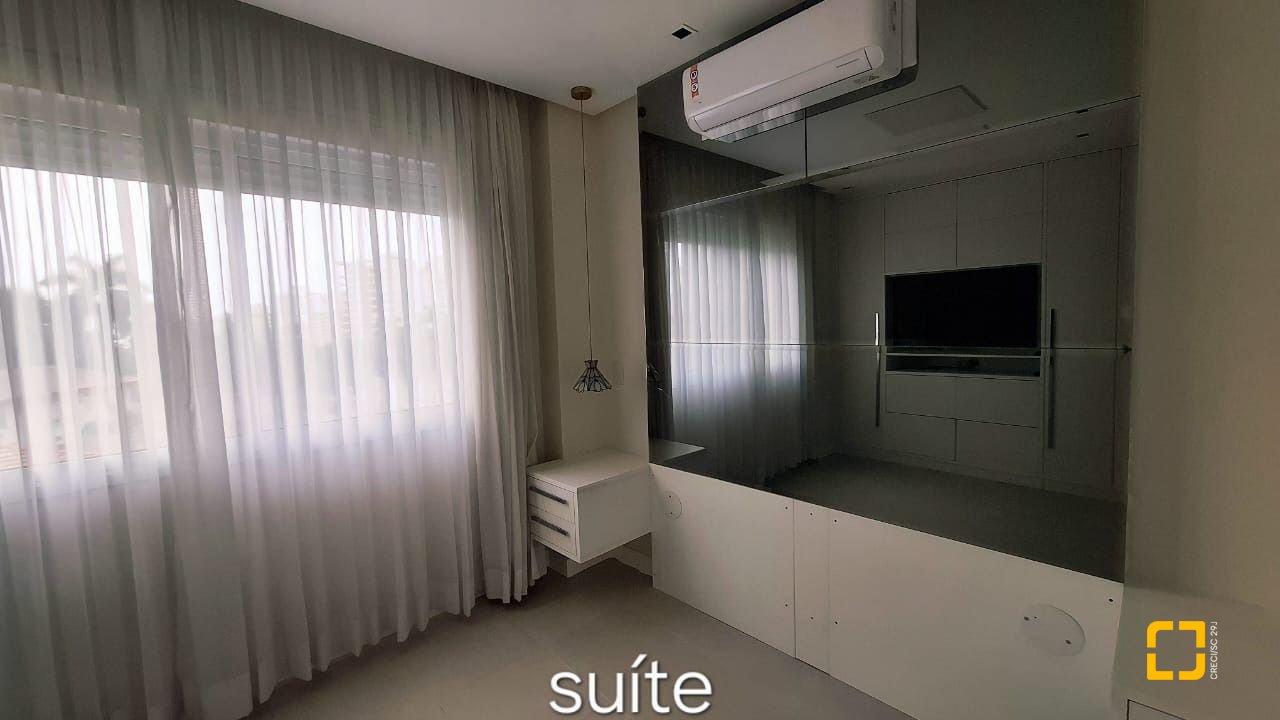 Apartamento com 75m², 3 quartos (sendo 1 suíte), 2 garagens, no bairro Centro em Florianópolis