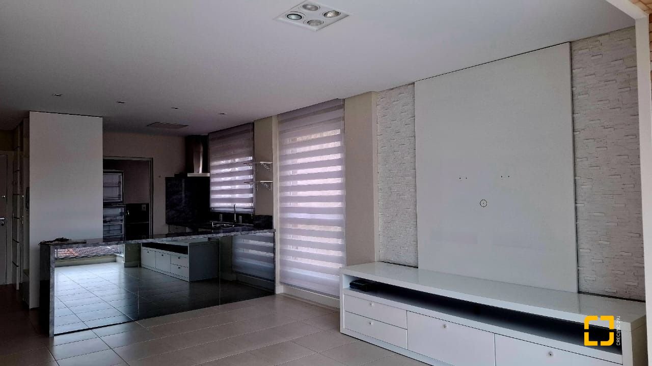 Apartamento com 75m², 3 quartos (sendo 1 suíte), 2 garagens, no bairro Centro em Florianópolis