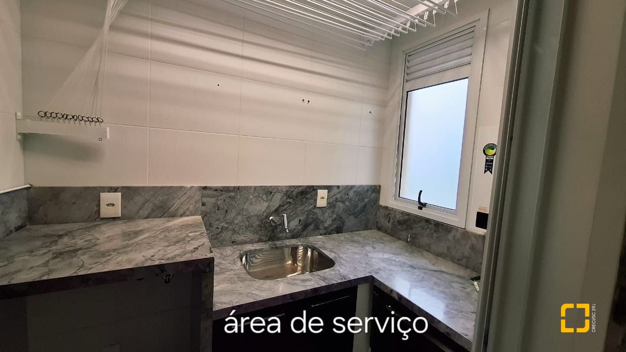 Apartamento com 75m², 3 quartos (sendo 1 suíte), 2 garagens, no bairro Centro em Florianópolis