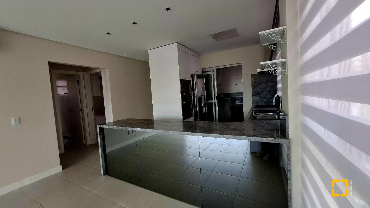 Apartamento com 75m², 3 quartos (sendo 1 suíte), 2 garagens, no bairro Centro em Florianópolis