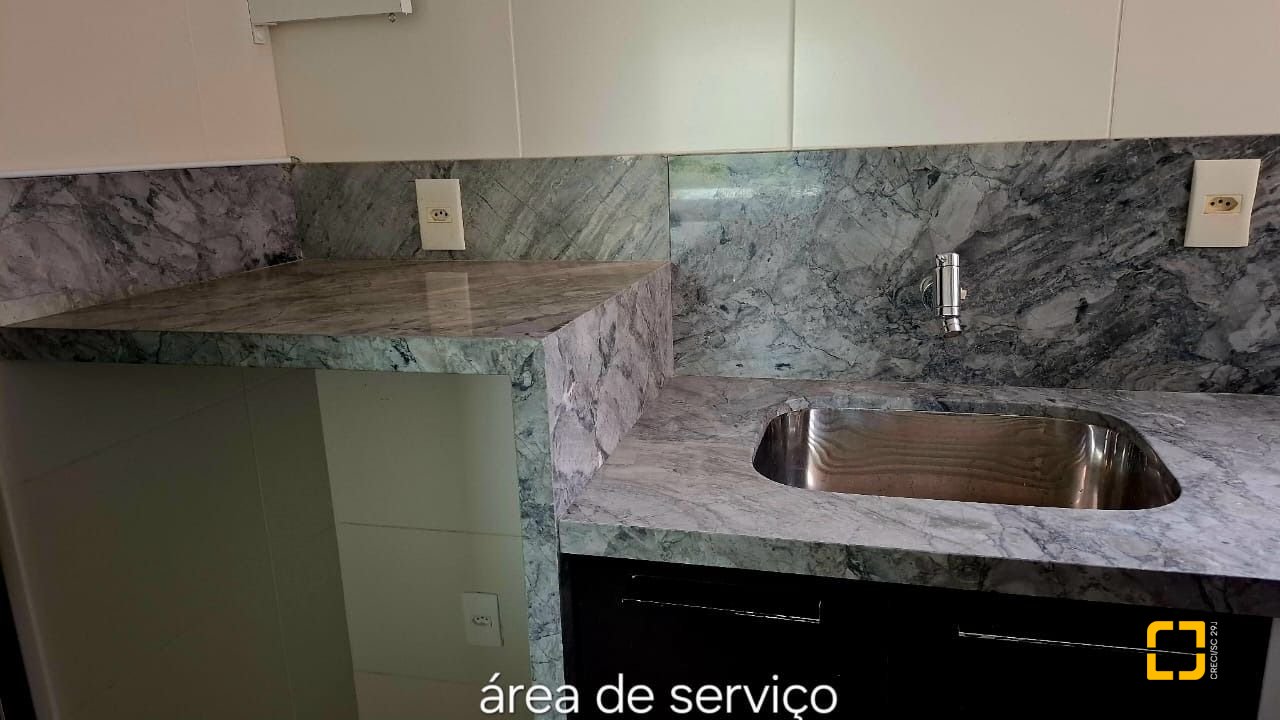 Apartamento com 75m², 3 quartos (sendo 1 suíte), 2 garagens, no bairro Centro em Florianópolis