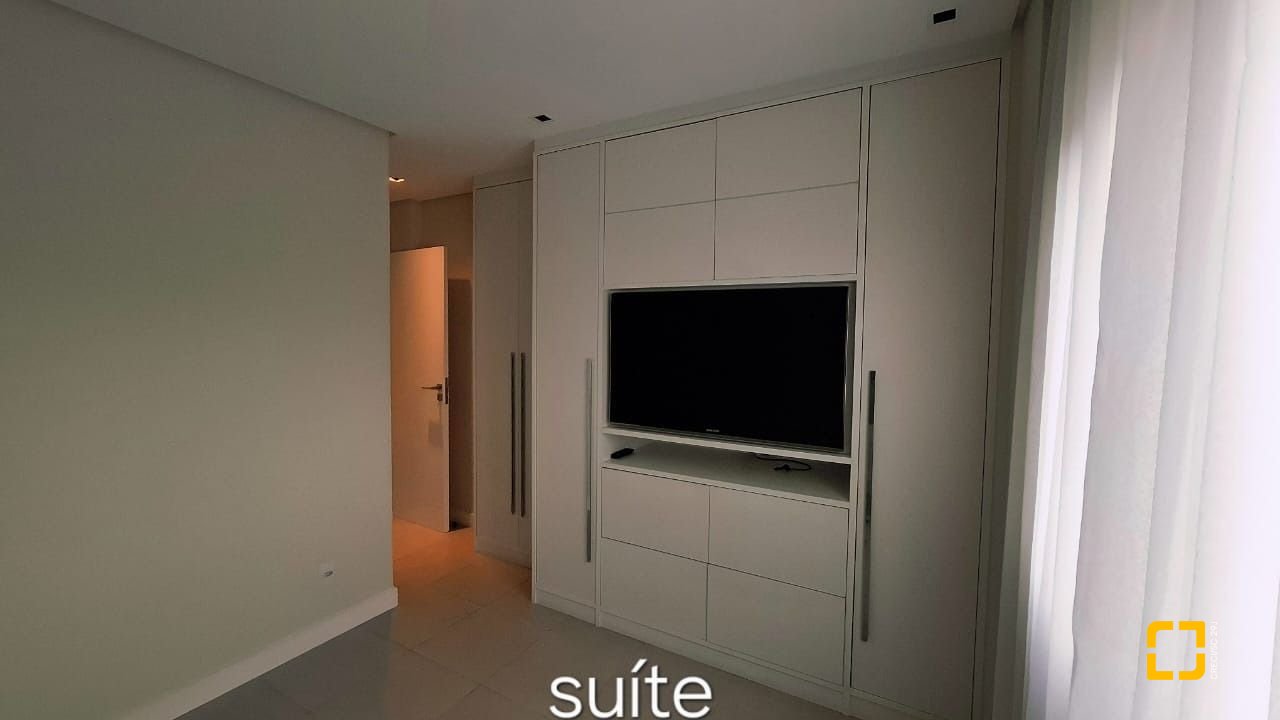Apartamento com 75m², 3 quartos (sendo 1 suíte), 2 garagens, no bairro Centro em Florianópolis