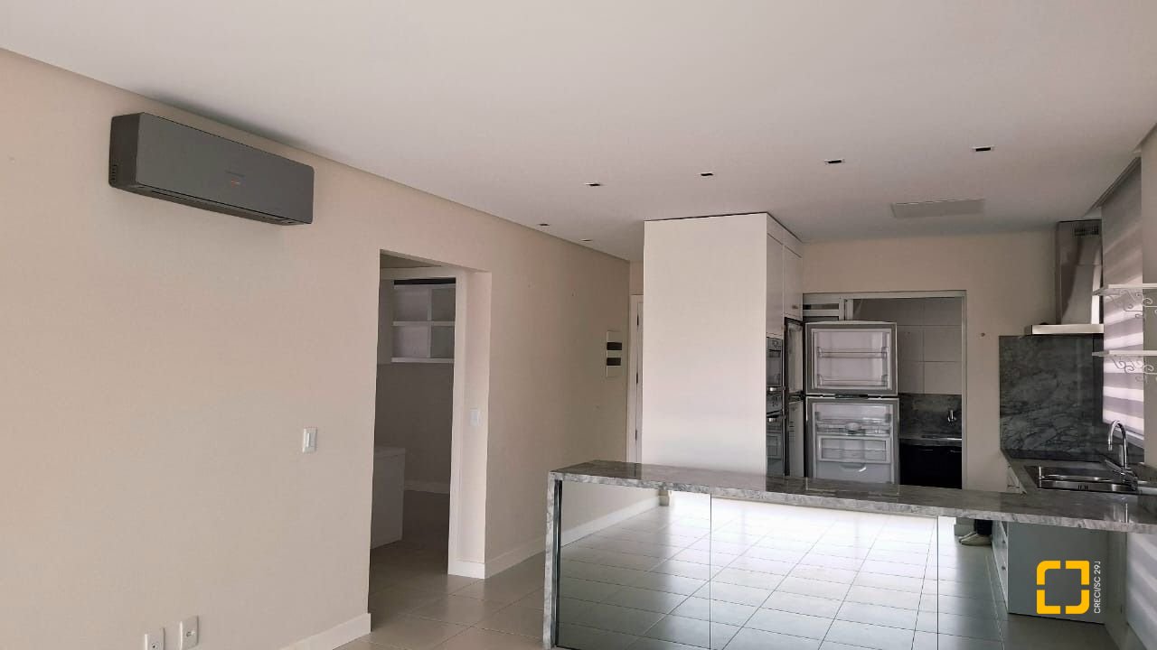 Apartamento com 75m², 3 quartos (sendo 1 suíte), 2 garagens, no bairro Centro em Florianópolis