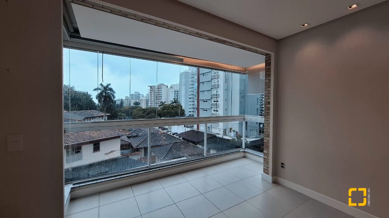 Apartamento com 75m², 3 quartos (sendo 1 suíte), 2 garagens, no bairro Centro em Florianópolis