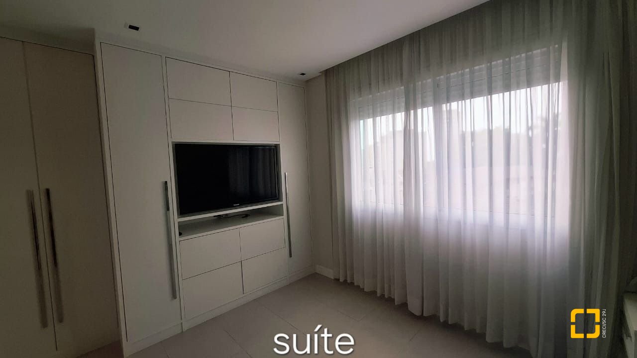 Apartamento com 75m², 3 quartos (sendo 1 suíte), 2 garagens, no bairro Centro em Florianópolis