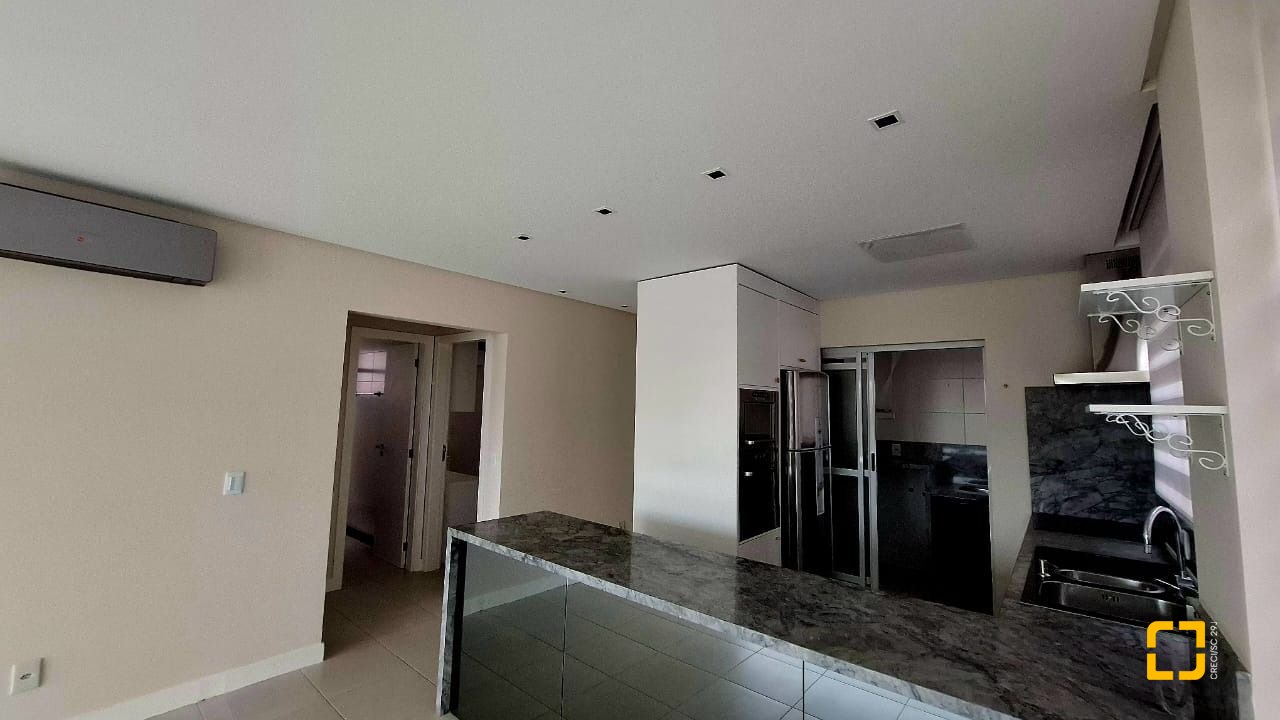 Apartamento com 75m², 3 quartos (sendo 1 suíte), 2 garagens, no bairro Centro em Florianópolis