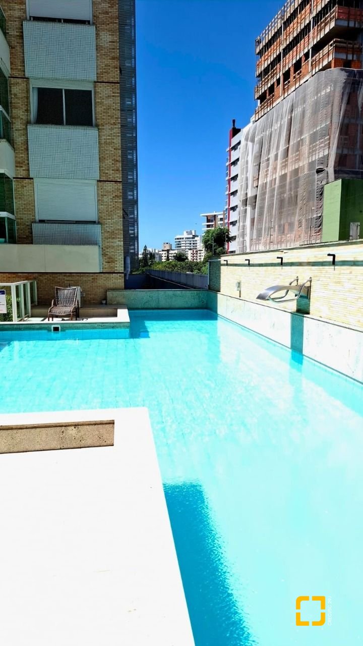 Apartamento com 75m², 3 quartos (sendo 1 suíte), 2 garagens, no bairro Centro em Florianópolis