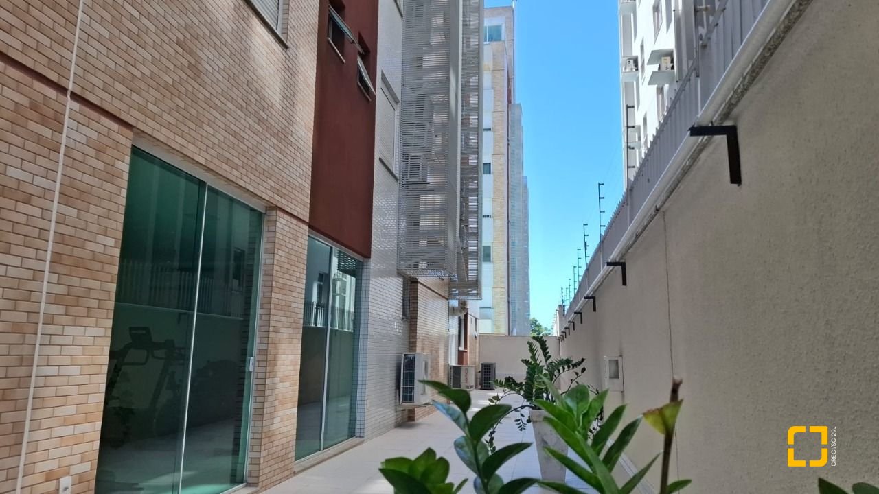 Apartamento com 75m², 3 quartos (sendo 1 suíte), 2 garagens, no bairro Centro em Florianópolis