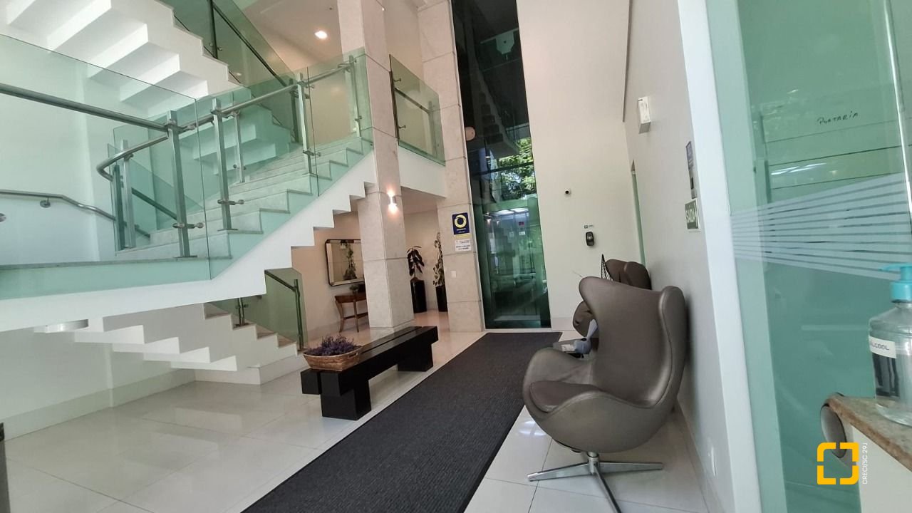 Apartamento com 75m², 3 quartos (sendo 1 suíte), 2 garagens, no bairro Centro em Florianópolis