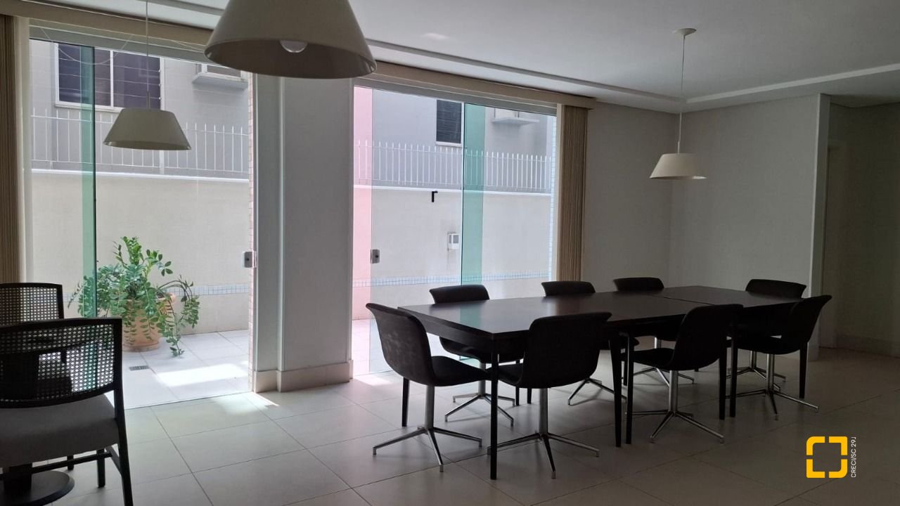 Apartamento com 75m², 3 quartos (sendo 1 suíte), 2 garagens, no bairro Centro em Florianópolis
