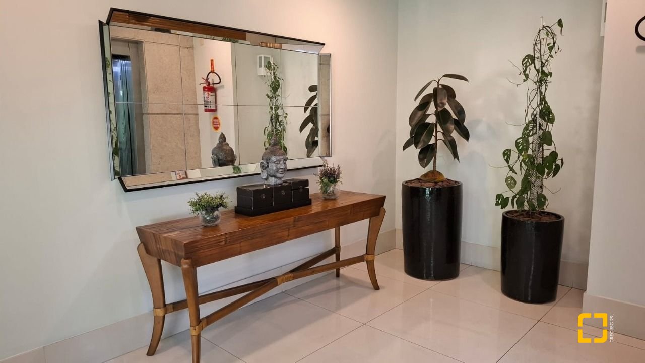 Apartamento com 75m², 3 quartos (sendo 1 suíte), 2 garagens, no bairro Centro em Florianópolis
