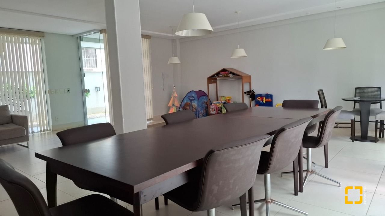 Apartamento com 75m², 3 quartos (sendo 1 suíte), 2 garagens, no bairro Centro em Florianópolis