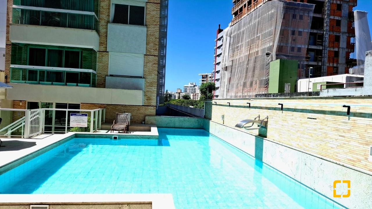 Apartamento com 75m², 3 quartos (sendo 1 suíte), 2 garagens, no bairro Centro em Florianópolis