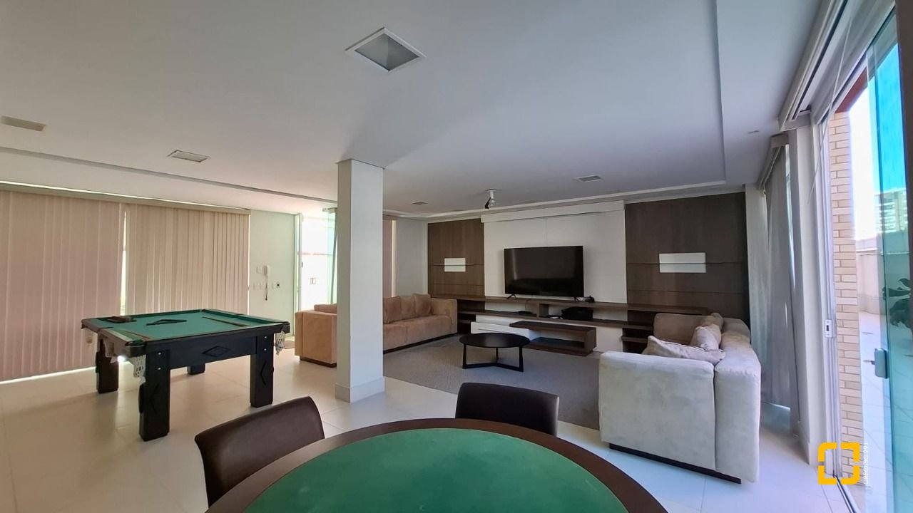 Apartamento com 75m², 3 quartos (sendo 1 suíte), 2 garagens, no bairro Centro em Florianópolis