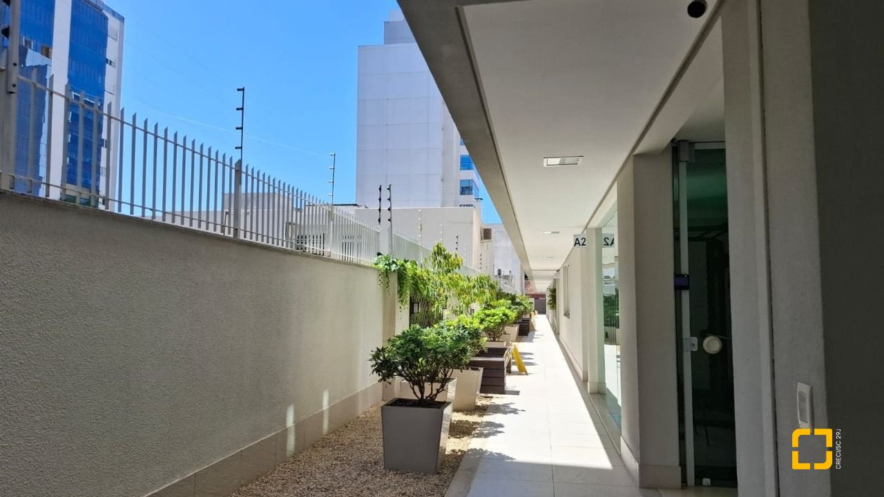 Apartamento com 75m², 3 quartos (sendo 1 suíte), 2 garagens, no bairro Centro em Florianópolis