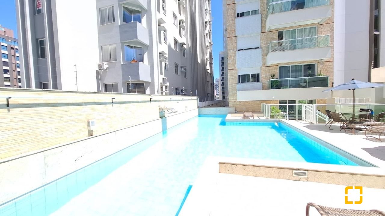 Apartamento com 75m², 3 quartos (sendo 1 suíte), 2 garagens, no bairro Centro em Florianópolis