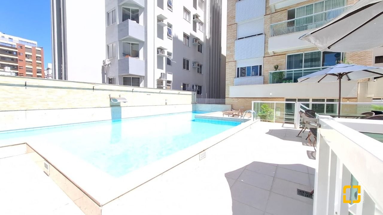 Apartamento com 75m², 3 quartos (sendo 1 suíte), 2 garagens, no bairro Centro em Florianópolis