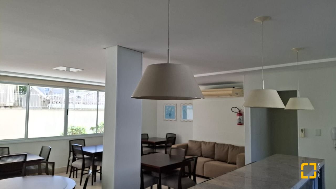 Apartamento com 75m², 3 quartos (sendo 1 suíte), 2 garagens, no bairro Centro em Florianópolis