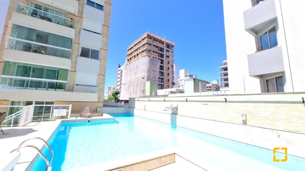 Apartamento com 75m², 3 quartos (sendo 1 suíte), 2 garagens, no bairro Centro em Florianópolis